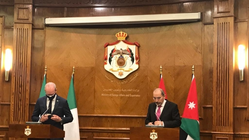 وزير الخارجية الأردني أيمن الصفدي في مؤتمر صحفي نظيره الأيرلندي سيمون كوفيني