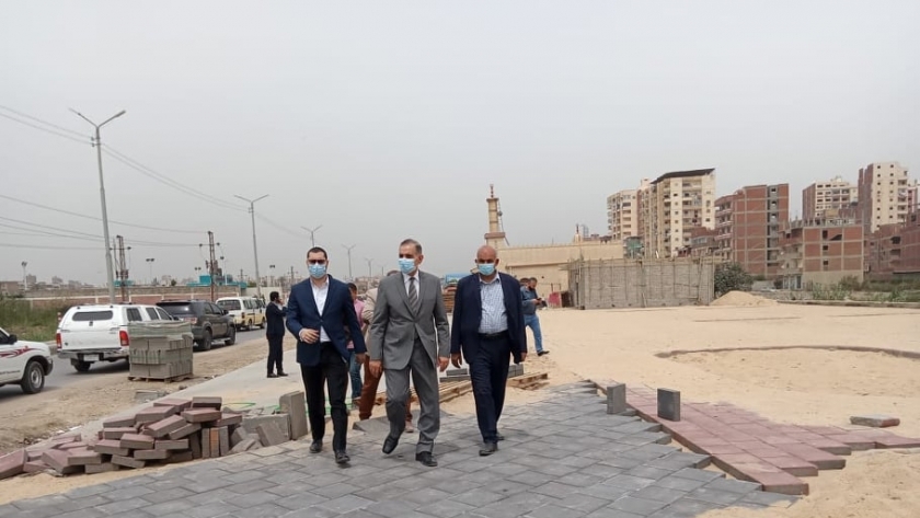 محافظ كفر الشيخ يتفقد أعمال الرصف بمحور سعد زغلول وإنشاء الحديقة المركزية