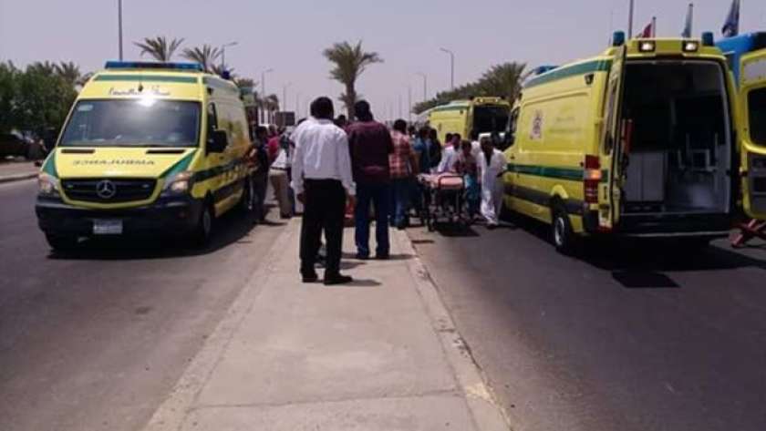 إصابة 3 طالبات صدمتهن سيارة طائشة أثناء عبور الطريق