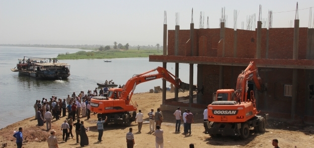 أكبر حملة لإزالة التعديات على نهر النيل فى قنا «صورة أرشيفية»