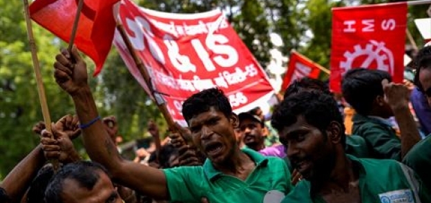 بالصور| إضراب ملايين العمال في الهند للمطالبة بزيادة الأجور