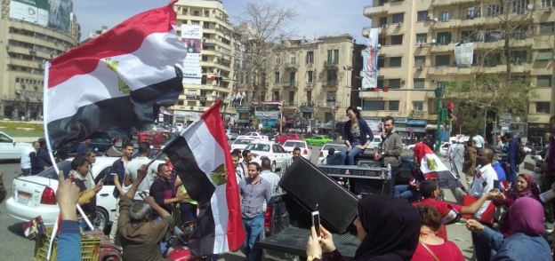 بالصور| أعلام مصر ترفرف في ميدان التحرير احتفالا بانتخابات الرئاسة
