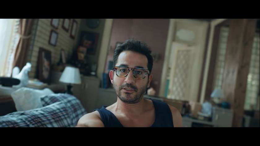 أحمد حلمي في مشهد من فيلم «واحد تاني»