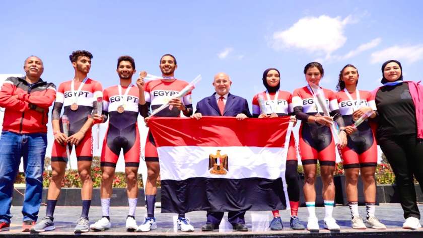 منتخب الدراجات يرفع علم مصر في الإمارات