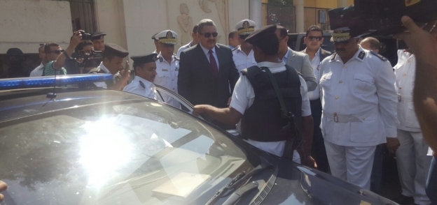 اللواء هشام العراقى مساعد أول وزير الداخلية لأمن الجيزة أثناء قيادة للحملة