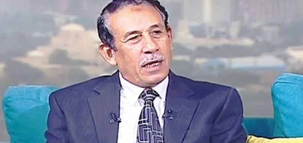 الدكتور فؤاد عيسى، أستاذ الاقتصاد