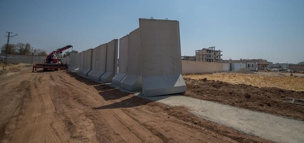 تركيا تستأنف بناء جدار على حدودها مع "جرابلس" السورية