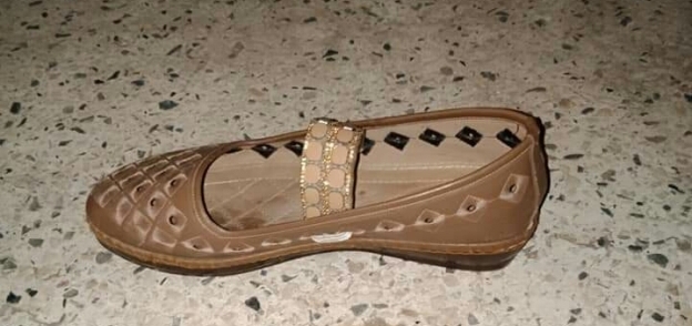 حذاء يخص إحدى السيدات