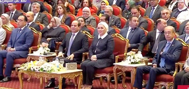 الرئيس السيسي وقرينته خلال الاحتفال بتكريم المرأة المصرية والأم المثالية