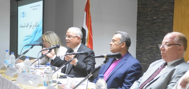 محافظ المنيا في لقاء الهيئة الانجيلية