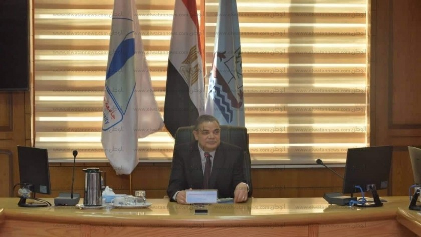 رئيس جامعة كفر الشيخ خلال اجتماع مجلس العمداء