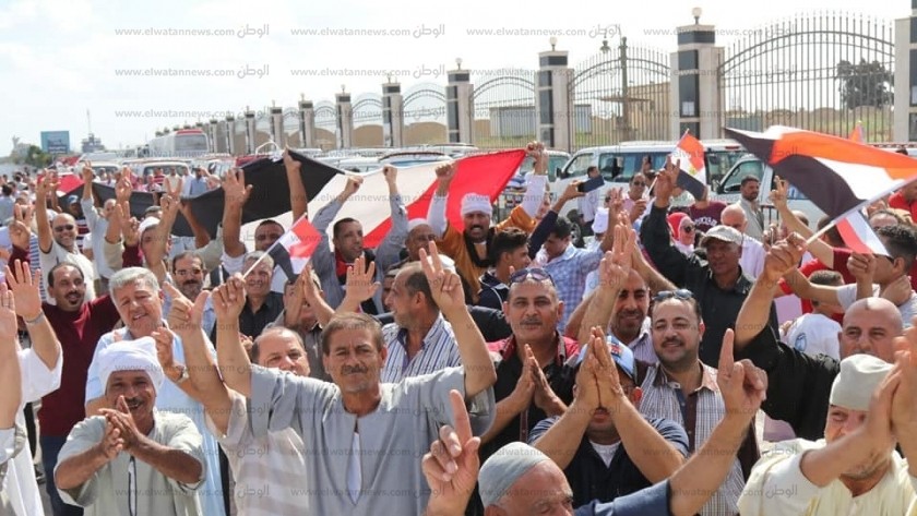 مشاركون في مظاهرات تأييد الرئيس بكفر الشيخ