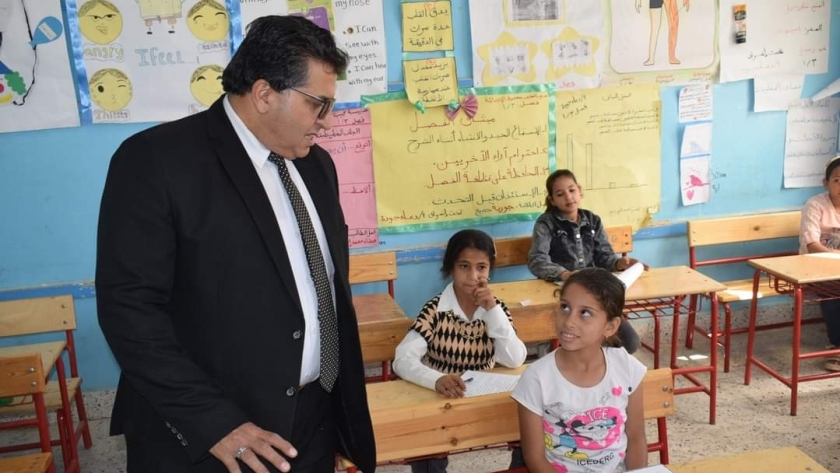 وكيل وزارة التربية والتعليم بمحافظة جنوب سيناء يتفقد لجان امتحانات النقل