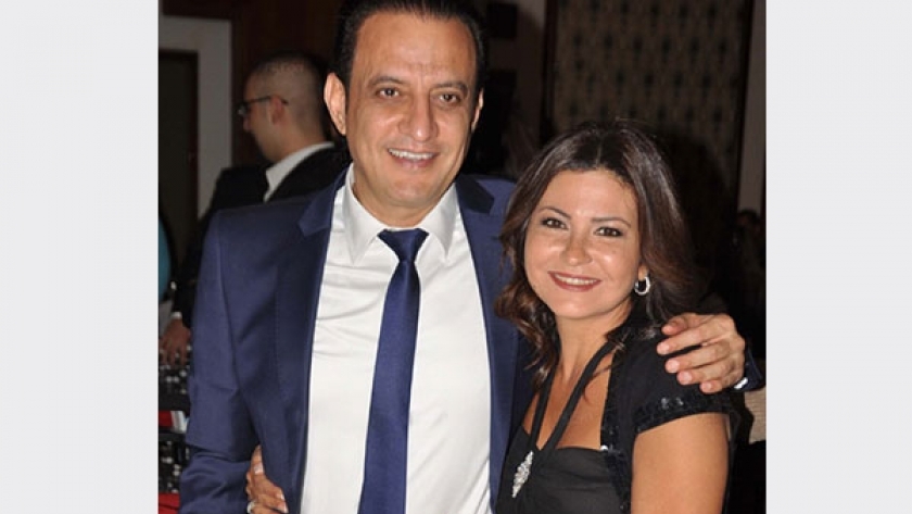 الإعلامي طارق علام وزوجته دينا رامز