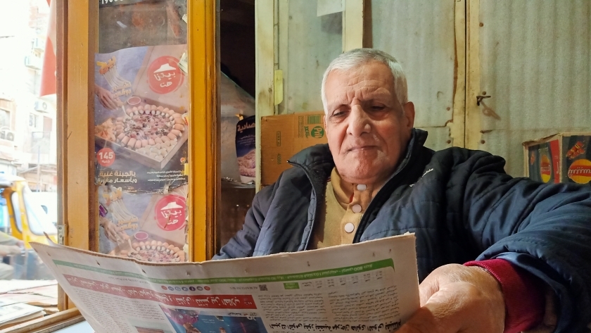 فتحي المرسي أقدم بائع صحف في كفر الشيخ