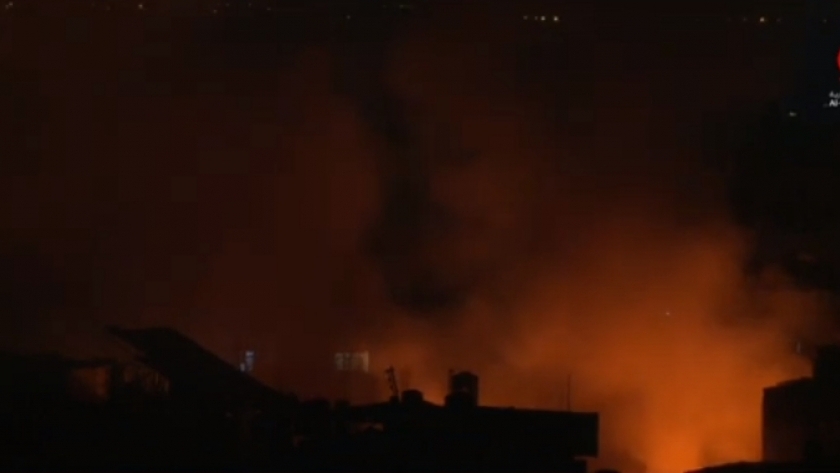 تصاعد ألسنة النيران والدخان بقطاع غزة