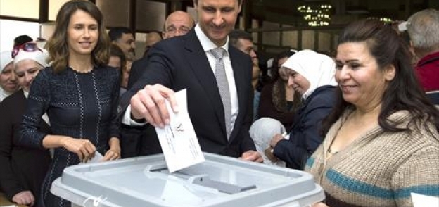 بالصور| الرئيس السوري وقرينته يدليان بصوتيهما في الانتخابات البرلمانية