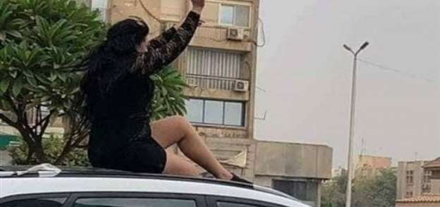 الفتاة الراقصة في شارع صلاح سالم