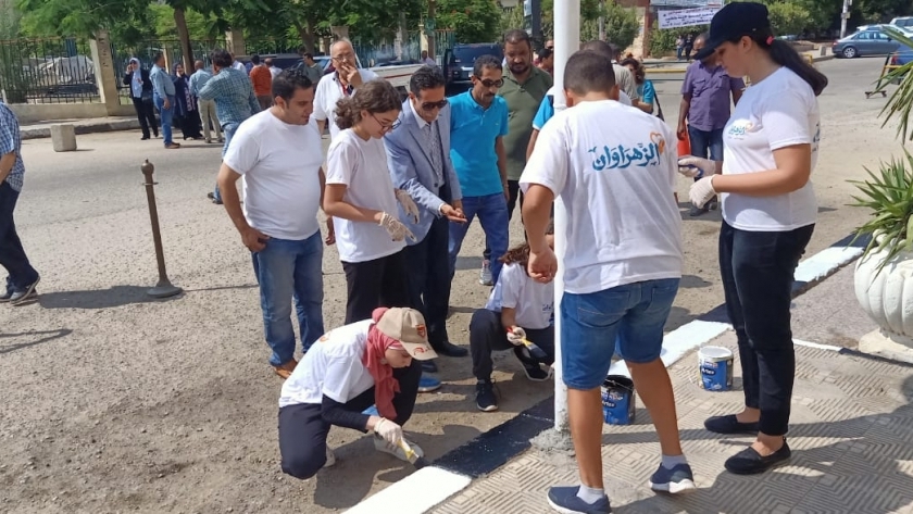 حملة نظافة شوارع شيراتون بحضور رئيس الحى