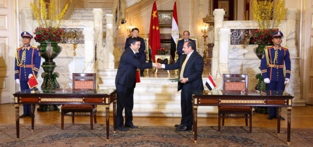  الأهلي المصري والتنمية الصيني يوقعان اتفاقية لتمويل مشروعات البنية التحتية في مصر