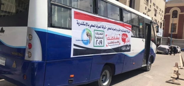 الصرف الصحي بالإسكندرية ينقل العاملين بباصات خاصة للإدلاء بأصواتهم