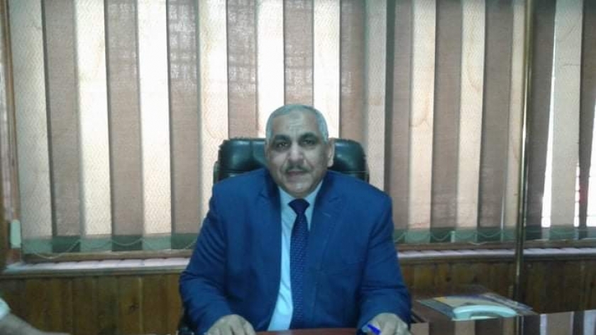 مصطفى الديب نقيب المعلمين في بني سويف