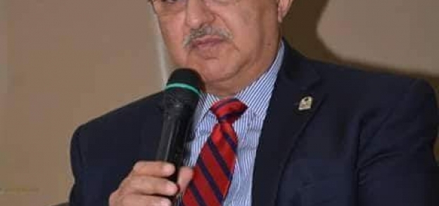 الدكتور طارق الجمال رئيس جامعة اسيوط