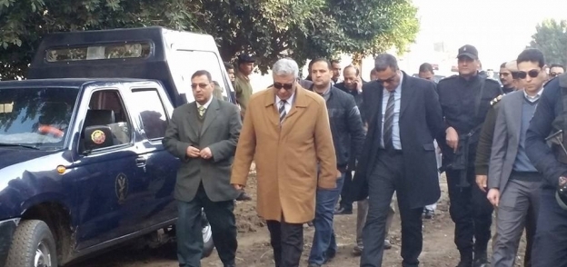 مدير الأمن يتقدم جنازة الشهيد أمين شرطة بدر