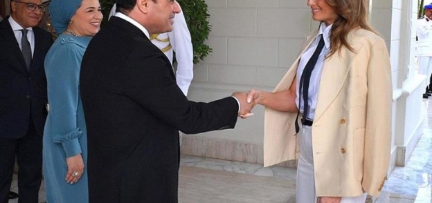 الرئيس عبد الفتاح السيسي أثناء استقبال ميلانيا ترامب