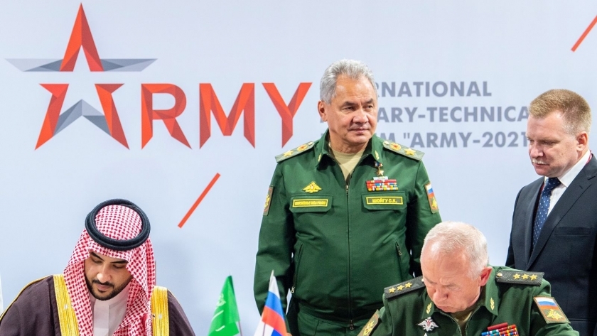 الأمير خالد بن سلمان يوقع الاتفاقية مع نائب وزير الدفاع الروسي