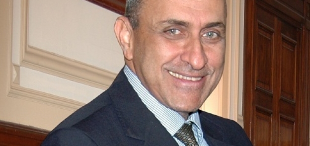 الدكتور أيمن فريد أبو حديد