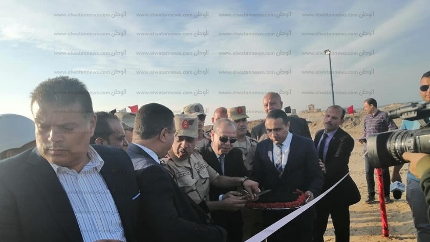 محافظ كفر الشيخ ورئيس المصرية للرمال يفتتحان موقع"غليون للتنجيم"   