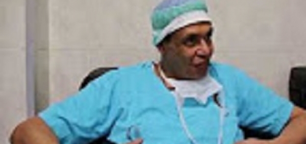 الدكتور هشام عاشور الجراح العالمى وأستاذ أمراض النساء وطب التوليد