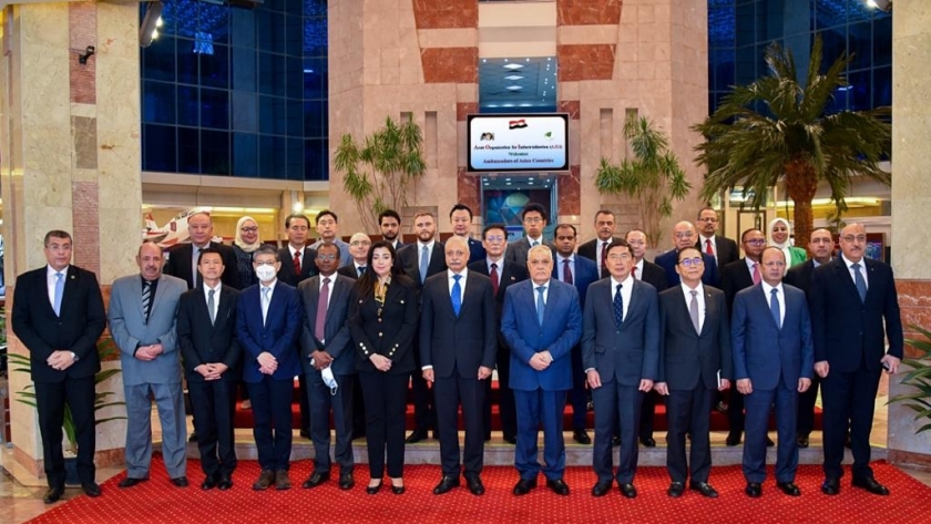 سفراء الدول الآسيوية في ضيافة الهيئة العربية للتصنيع لبحث سبل التعاون