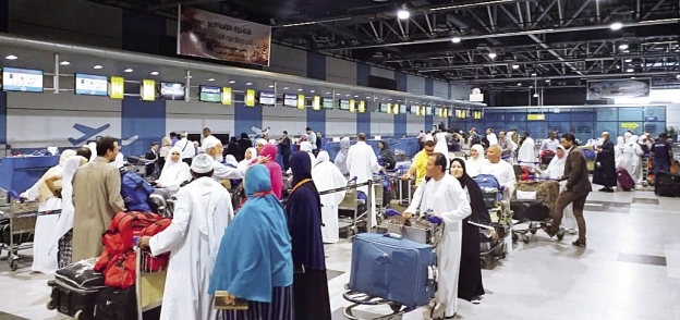 مطار القاهرة يستقبل المعتمرين "ارشيف"