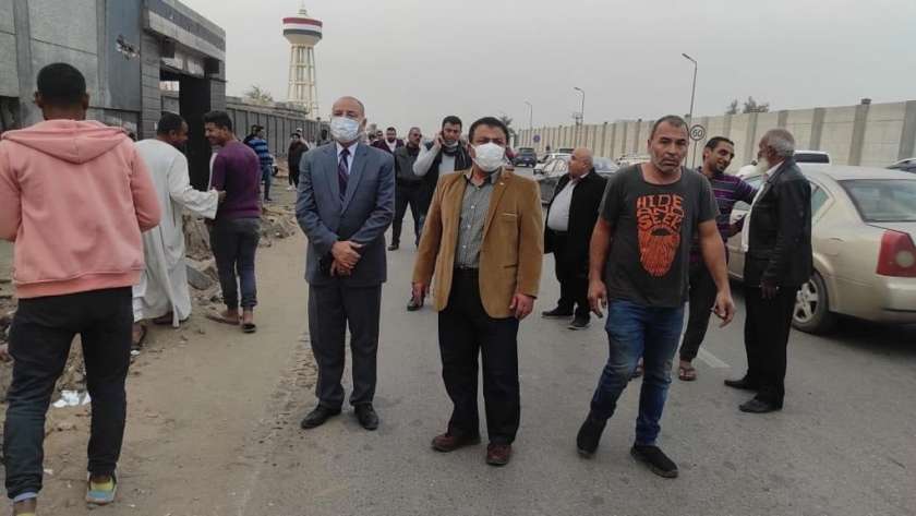 نائب محافظ القاهرة يتابع توسعة شارع حسين كامل