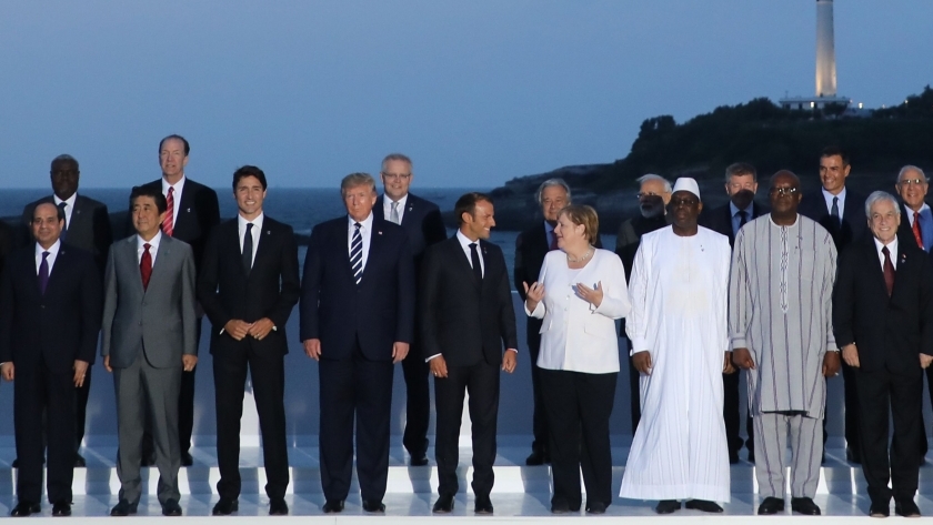 صورة تذكارية لروؤساء الدول من بينهم الرئيس السيسي المشاركة في قمة مجموعة السبع