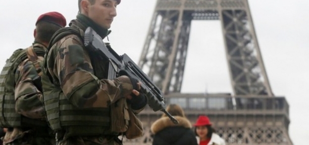 فرنسا تعزز أمنها باستدعاء 12 ألفاً من قوات الاحتياط