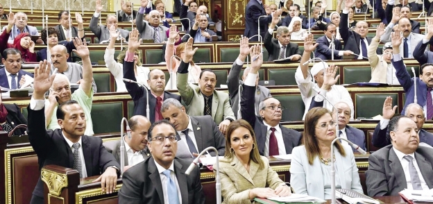«مدبولى» وعدد من الوزراء خلال جلسة البرلمان