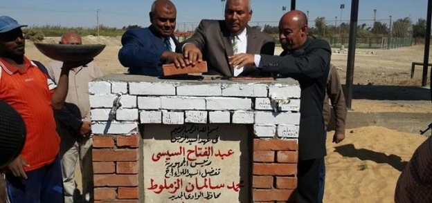 الزملوط  يضع حجر أساس مشروع تطوير الصرف الصحي بقرية النهضة