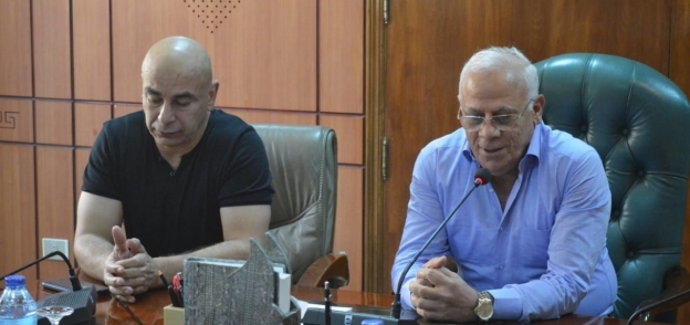 محافظ بورسعيد وحسام حسن