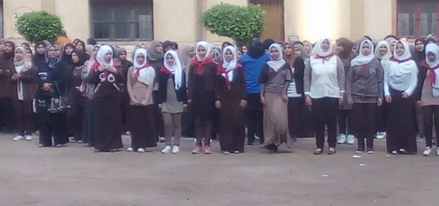 طالبات إحدى المدارس الفنية فى محافظة الغربية