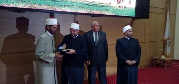 وزير الاوقاف خلال تكريم الأئمة المتميزين بالوادي الجديد