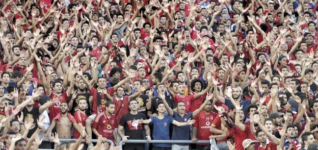 جماهير المارد الأحمر: فريق كبير فريق عظيم