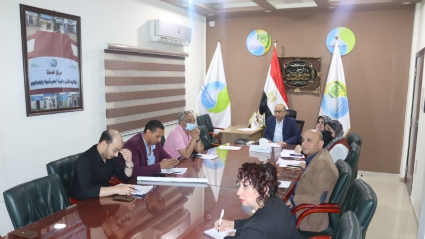 جانب من اجتماع اللجنة التنسيقية لمياه أسيوط برئاسة اللواء هشام درة
