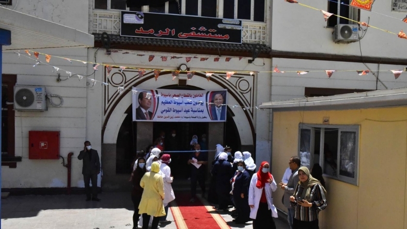جانب من افتتاح محافظ أسيوط لمستشفى الرمد
