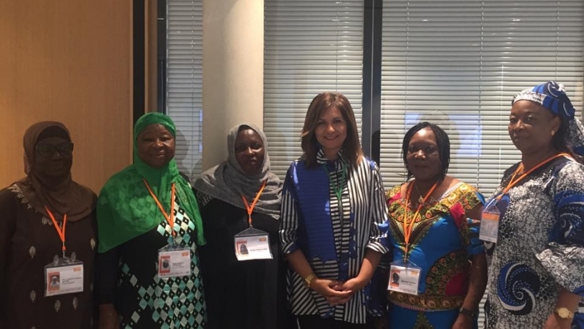 وزيرة الهجرة تلتقي سيدات أفريقيا المشاركات بمؤتمر"أديان من أجل السلام"