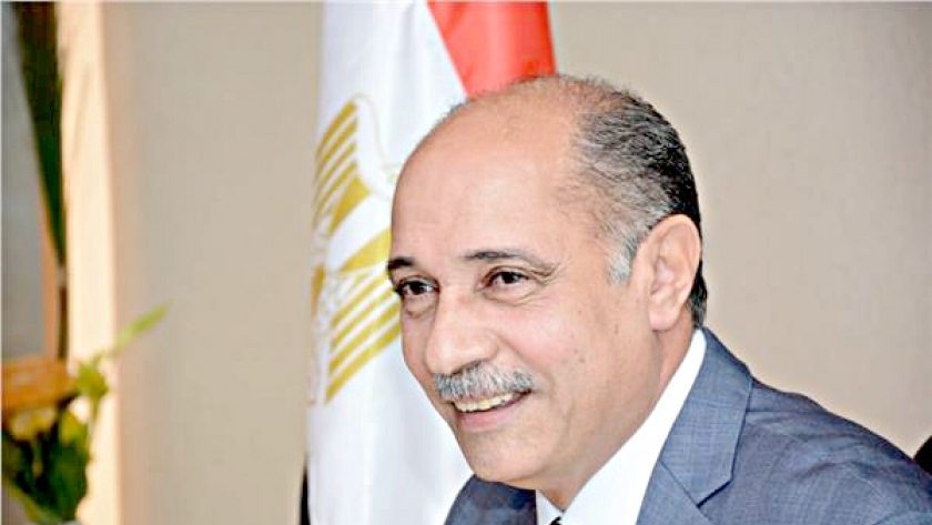وزير الطيران المدني الطيار محمد منار