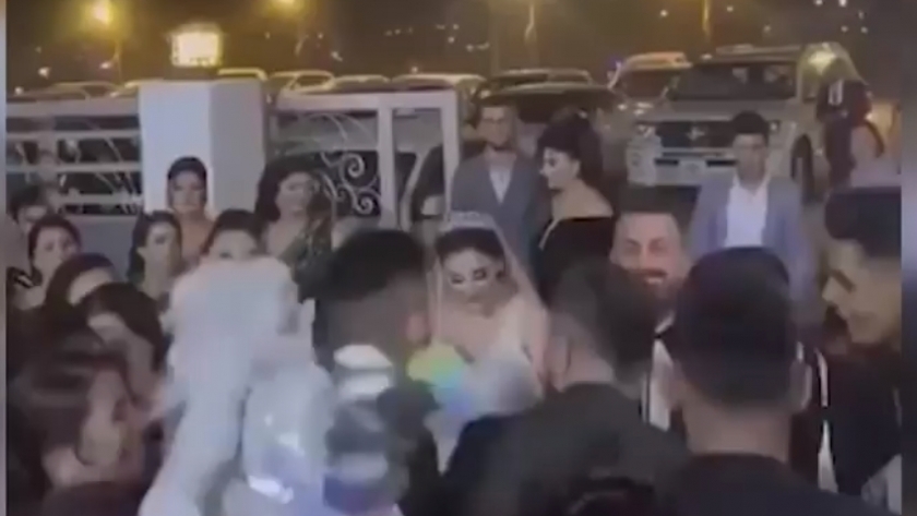 لحظة رقص حنين وريفان في الشارع
