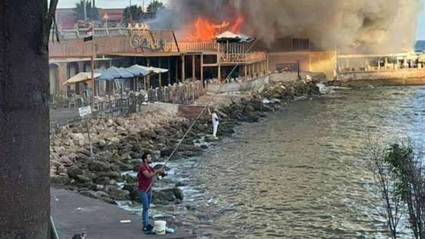 عمرو خلال الصيد أثناء حريق جليم بالإسكندرية